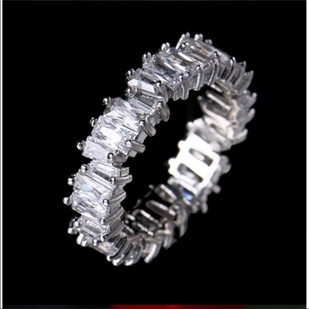 🌟💎 NWT 💎🌟 Baguette Cut Eternity Band Ring925